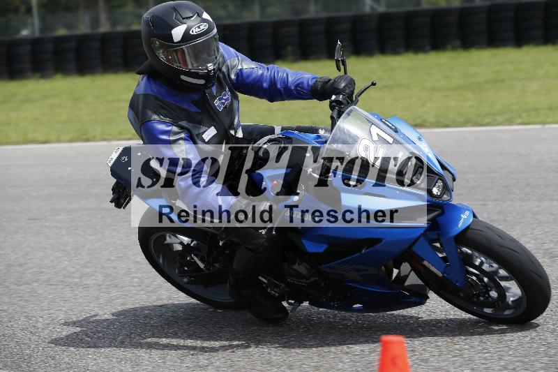 /Archiv-2024/29 12.06.2024 MOTO.CH Track Day ADR/Gruppe blau/21